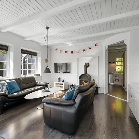 Vakantiehuis Charming Modernized In The Heart Of Sondervig